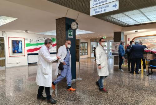 Ancona, malore davanti all’ospedale di Torrette: anziano in arresto cardio-respiratorio. Ricoverato in Rianimazione