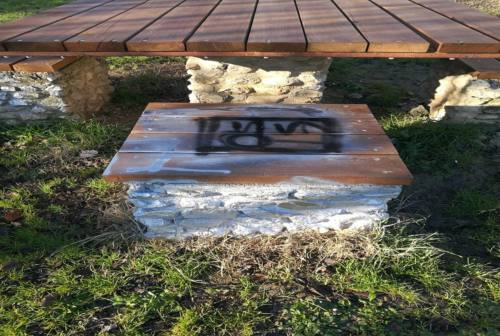 Loreto, vandali prendono di mira il parchetto di Villa Costantina