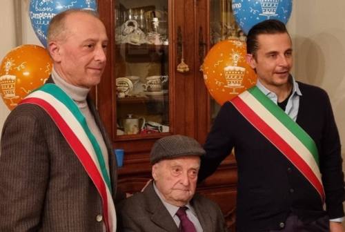 Moie, due sindaci per gli auguri al centenario Pierino Ceccarelli