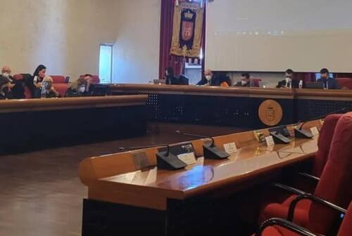 Ascoli, approvato il bilancio in consiglio comunale: ma l’opposizione alza la voce