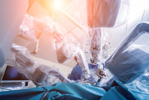 Chirurgia mininvasiva epatobiliare, a Torrette l’innovativo robot. Vivarelli: «Tempo di degenza ridotto di un terzo»
