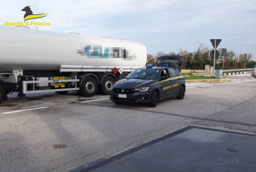 Pesaro, speculazione nei distributori di carburante: cinque sanzioni