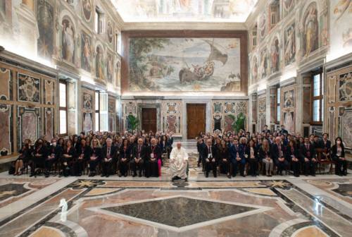 Delegazione di Unimc in udienza dal Papa: «La sfida degli atenei è far incontrare l’orizzonte del mondo con quello personale»