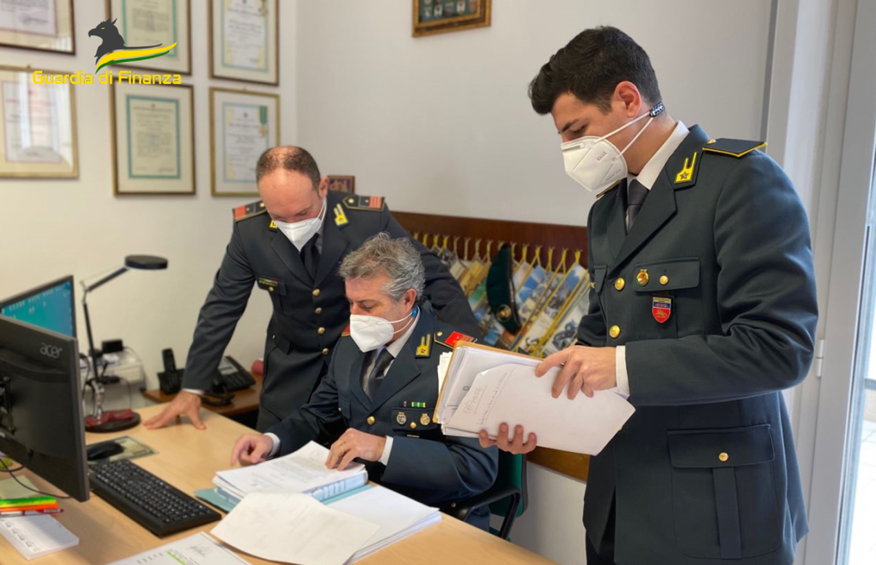 Gli uomini della Guardia di Finanza di Pesaro