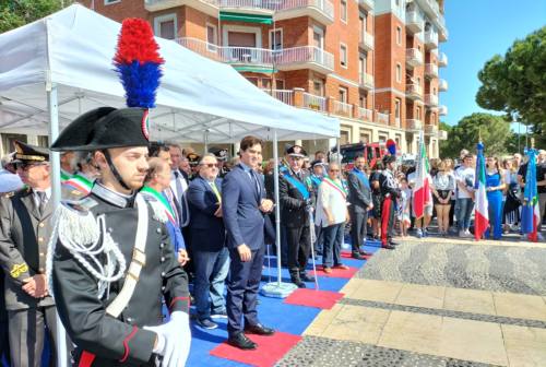 Ancona, alla parata del 2 Giugno lo spettacolare dispiegamento del tricolore e le onorificenze al merito della Repubblica