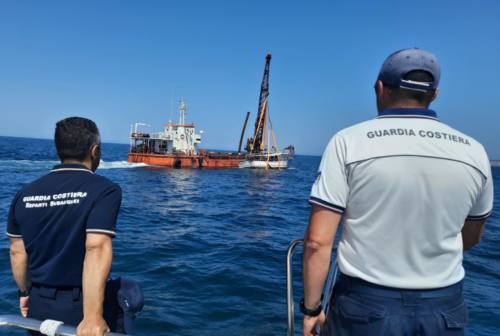 Falconara, completato il recupero della vongolara Emilia affondata il 27 giugno