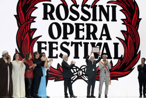 Quarant’anni di Rossini Opera Festival, Luigi Pizzi riceve la cittadinanza onoraria di Pesaro