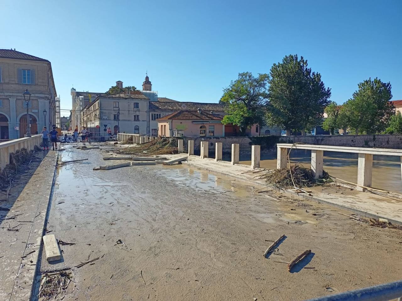 Senigallia, i danni del maltempo su ponte Garibaldi