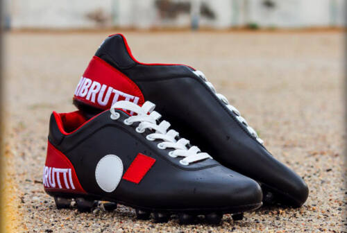 Sold out (in 14 ore) le scarpe da calcio di “Pantofola d’Oro” per la community “Calciatori Brutti”