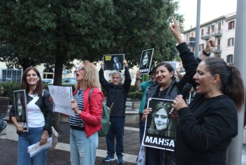 Mahsa Amini, ad Ancona manifestazione pacifica per i diritti delle donne iraniane
