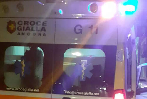 Ancona, inseguimento sfocia in lite: giovane ferito finisce in ospedale