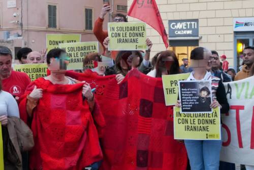 Donne, vita, libertà. Manifestazione ad Ancona: «Siamo con voi donne e uomini dell’Iran»