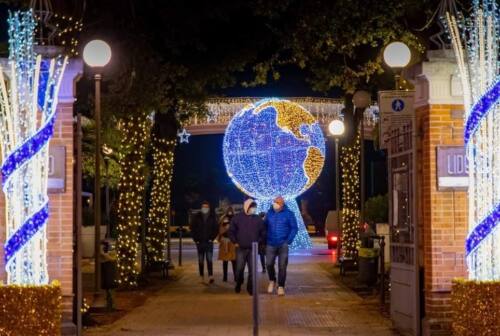 Civitanova, i commercianti favorevoli alle luminarie di Natale: «Non potrei immaginare la mia città al buio»