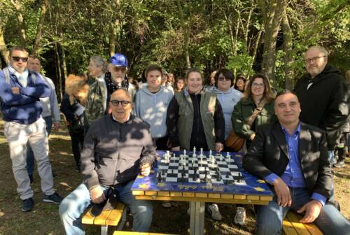 Pesaro, al parco Miralfiore l’angolo degli scacchi grazie alla Gulliver e all’economia circolare