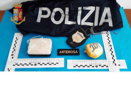 Da Roma ad Ancona in treno con 4 etti e mezzo di droga nel reggiseno per lo sballo delle feste: due arresti