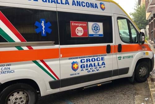 Ancona, giovane soccorso dalla Croce Gialla: trasportato in ospedale per trauma cranico