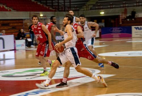 Basket serie B: Jesi vince il derby a Senigallia