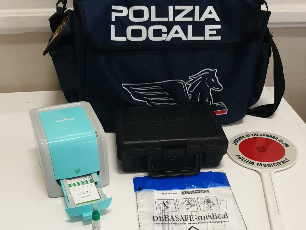 Il kit della polizia locale per l'analisi rapida della droga rinvenuta a Falconara Marittima
