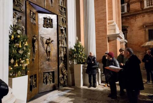 Jesi: la riscoperta di Natale è la Porta della Cattedrale restaurata, con le sue sorprese