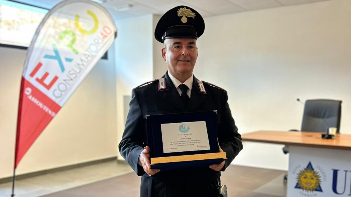 Sergio Giugia, carabiniere in servizio alla Stazione di Senigallia, è stato insignito a Roma, del premio “Nuovi Eroi” nell’ambito della manifestazione Expo Consumatori 2022