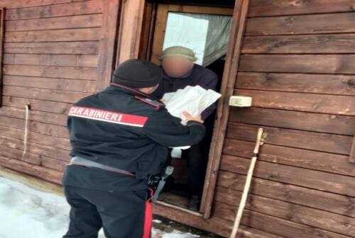 Camerino, i carabinieri in soccorso di un anziano isolato causa neve