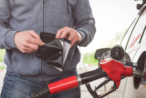 Caro carburante, i benzinai: «Scaricano la colpa su di noi, ma con 3 centesimi di margine non possiamo modificare i prezzi»