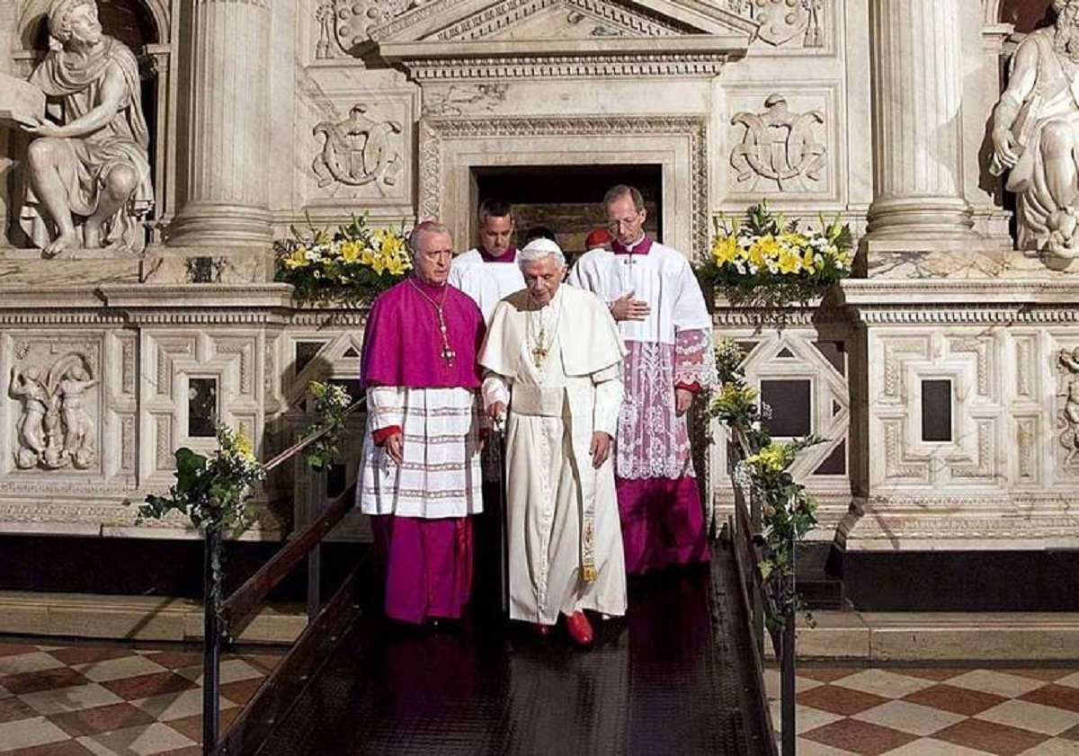 Papa Benedetto XVI nella Santa Casa di Loreto
