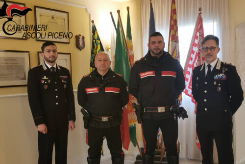 Ascoli, i carabinieri trovano un borsello con 1.000 euro: rintracciato il proprietario