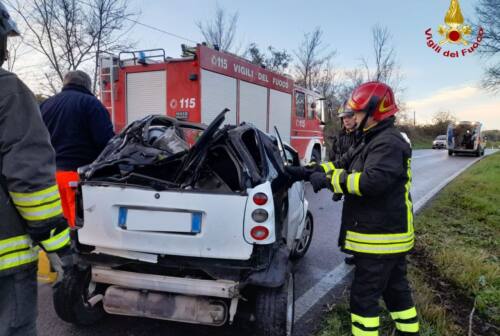 Osimo, incidente stradale: auto finisce nel dirupo. Ferito un giovane