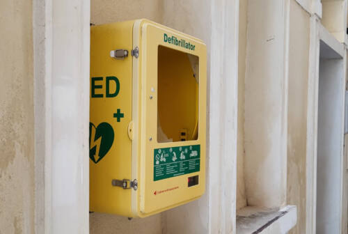 Jesi: un defibrillatore colpito dai vandali, altri due in arrivo