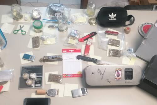 Da Porto Recanati a Tolentino per spacciare droga, 25enne trovato con due chili di hashish
