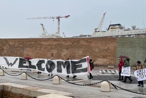 Migranti al porto di Ancona, la Protezione civile pronta ad installare i moduli di prima accoglienza