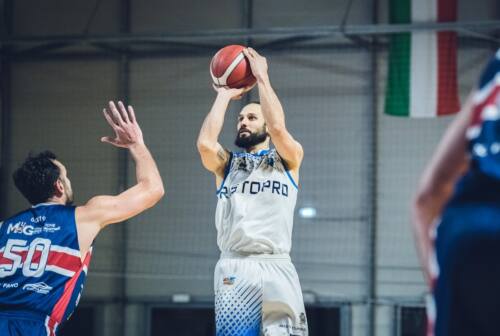 Basket: Fabriano vince il derby con Senigallia