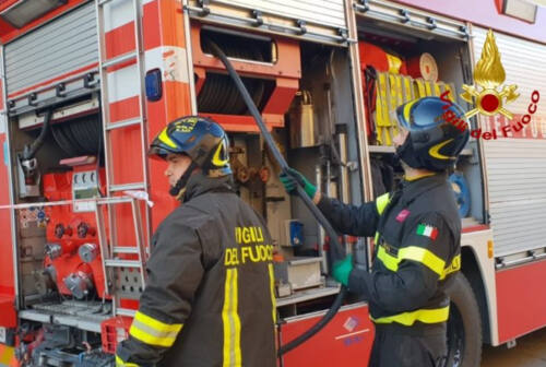 Osimo, incendio nella notte: evacuato un condominio