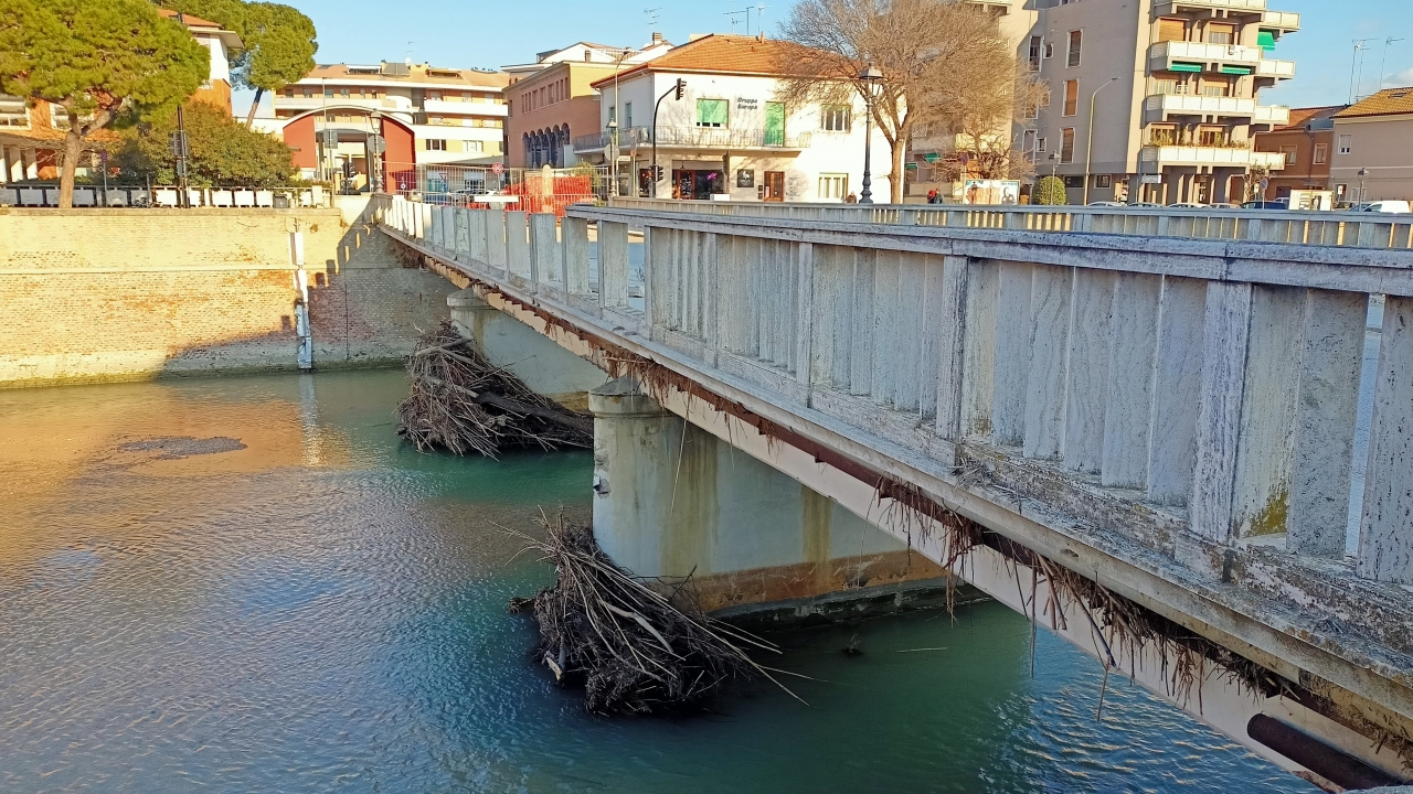 Ponte Garibaldi ancora chiuso a Senigallia dopo i danni subiti con l'alluvione del 15 settembre 2022