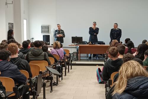 Osimo, controlli della Polizia in città e prevenzione nelle scuole