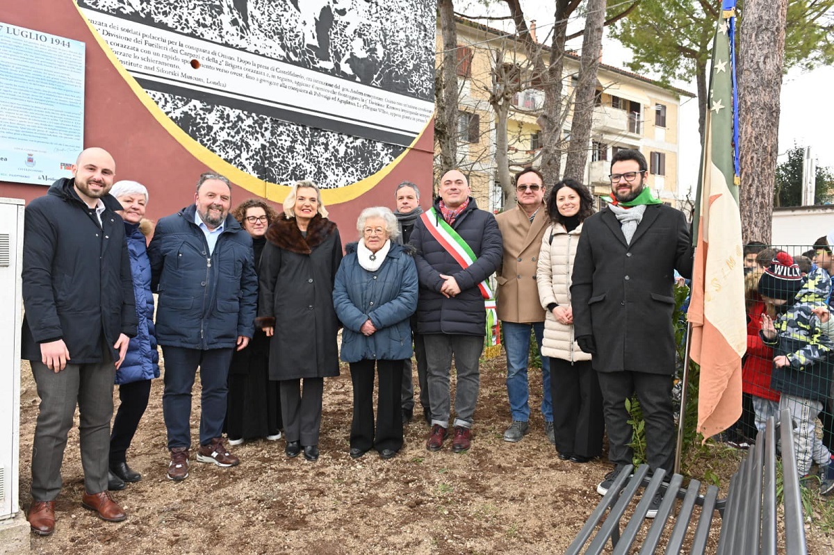 L'inaugurazione del murales a Osimo