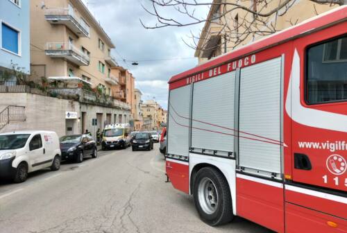 Ancona, sfiora i 100 anni e accusa un malore ma il montascale è bloccato: intervengono i pompieri