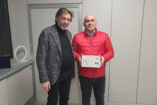 Lavoro, il sindaco di Osimo Simone Pugnaloni ospite alla Vesta Design di Castelfidardo