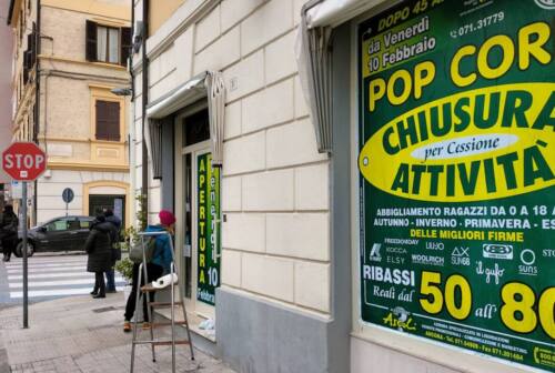 Ancona, chiude (anche) Pop Corn: «Il negozio venne inaugurato da Bud Spencer»