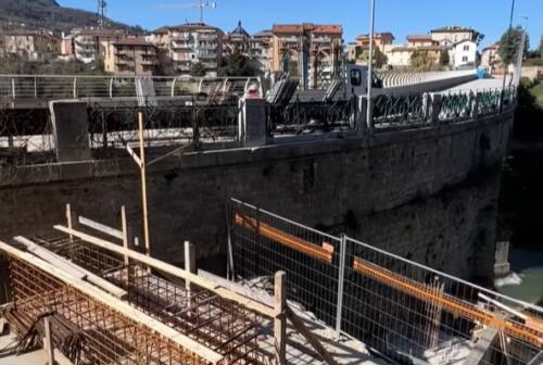 Ascoli, rush finale per il ponte di San Filippo. Il sindaco: «Lo riapriremo il prima possibile»