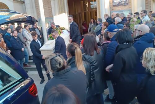 Senigallia, chiesa piena per i funerali dell’ex assessore e imprenditore Enzo Monachesi