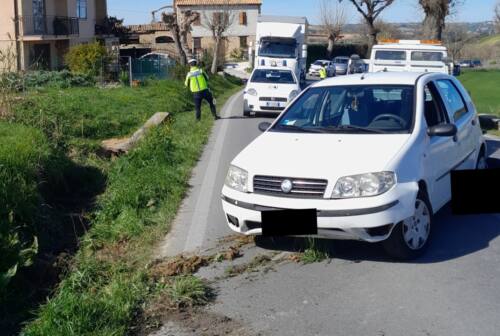 Incidente a Ostra: esce di strada con l’auto, i soccorritori la trovano priva di sensi