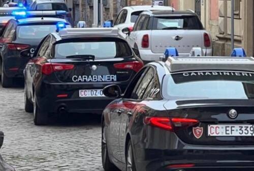 Compra la legna su internet, ma ne arriva la metà: carabinieri sventano truffa a Ostra