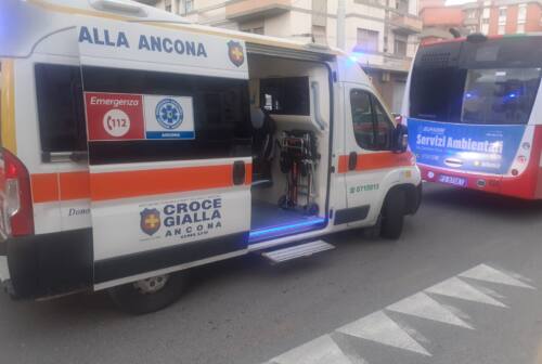 Ancona, donna investita in via Cardeto finisce in ospedale. Due donne ferite in un tamponamento sulla Ss16