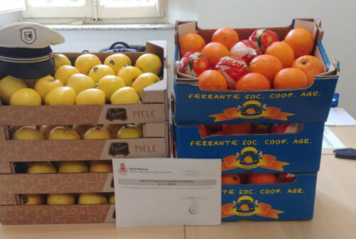 Macerata, la polizia locale sequestra frutta e verdura e la devolve alla Caritas