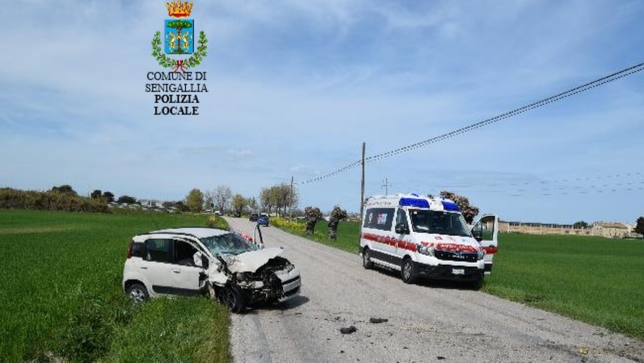 L'incidente stradale in via Fiorini a Senigallia
