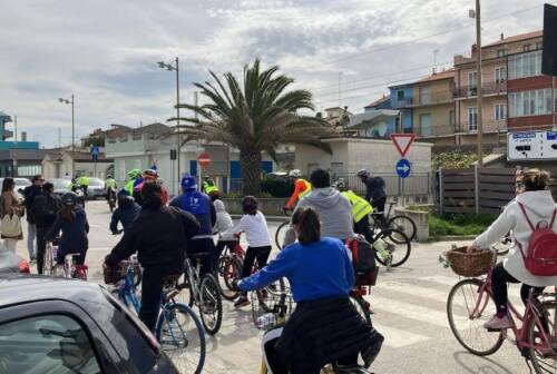 Civitanova: ieri le biciclette al varco sul mare, oggi la stoccata dell’ex assessore: «Copiato un mio vecchio progetto»