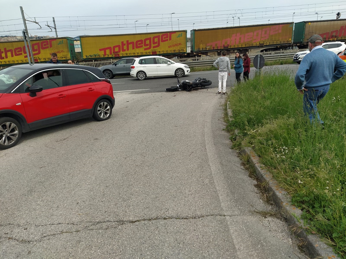 L'incidente lungo la statale 16 al Cargopier di Osimo