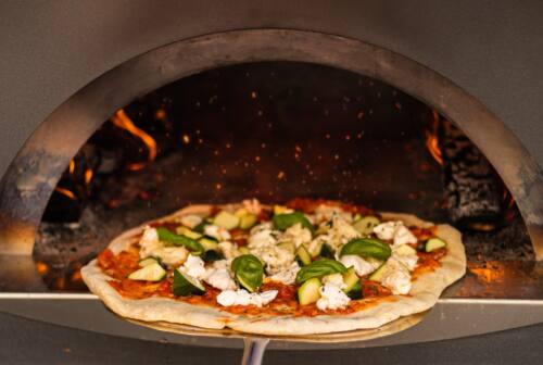 ‘Cara’ pizza, listini ritoccati per i rincari. Da cibo dei poveri a piatto gourmet. Ecco quanto si spende ad Ancona